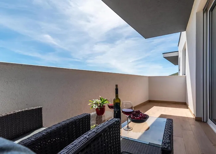 Apartman Cviki Διαμέρισμα Τρογκίρ